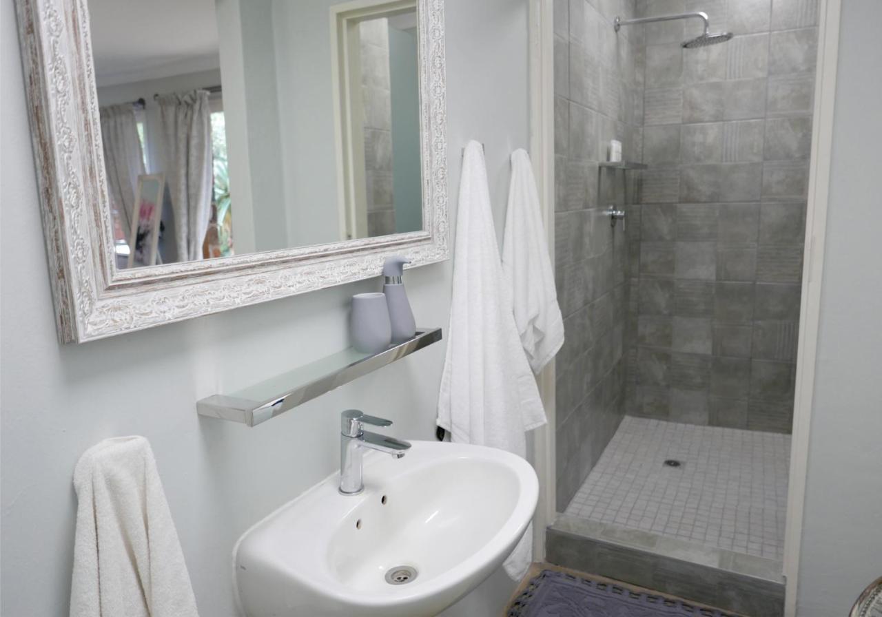 Waterside Cottages & Villas - Self Catering Gaborone Esterno foto